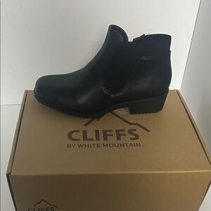 Cliffs by White Mountain Sleek Black Booties